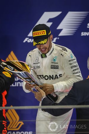 Podium: race winner Lewis Hamilton, Mercedes AMG F1