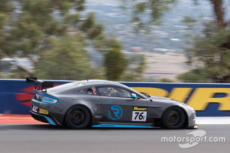 #76 R-Motorsport, Aston Martin Vantage GT8: Florian Kamelger, Darren Turner, Markus Lungstrass