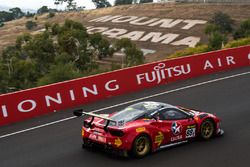 #88 Maranello Motorsport, Ferrari 488 GT3: Toni Vilander, Craig Lowndes, Jamie Wincup