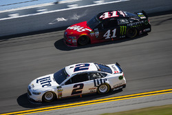 Brad Keselowski, Team Penske Ford and Kurt Busch, Stewart-Haas Racing Ford