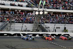 Chase Elliott, Hendrick Motorsports Chevrolet; Martin Truex Jr., Furniture Row Racing Toyota; Kurt Busch, Stewart-Haas Racing Ford