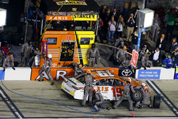 Daniel Suárez, Joe Gibbs Racing Toyota pit stop