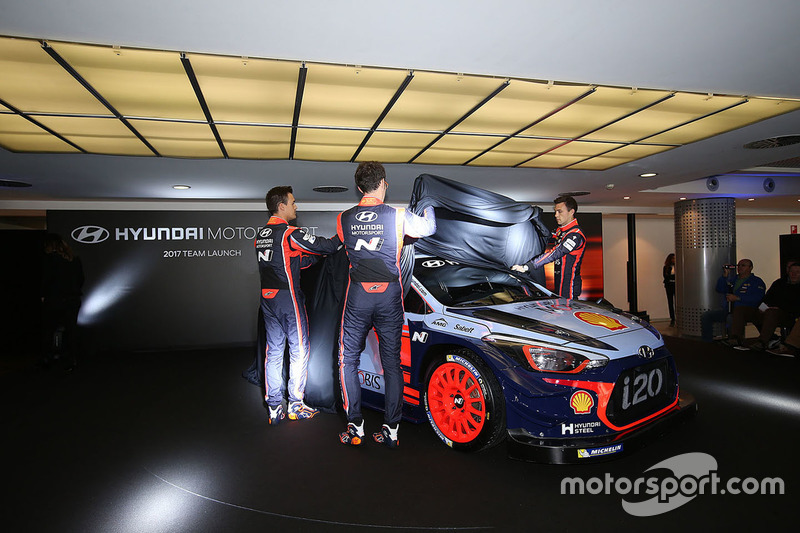 Hayden Paddon, Daniel Sordo, Thierry Neuville, Hyundai Motorsport, svelano la Hyundai i20 Coupe WRC 2017