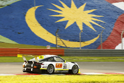 #911 Manthey Racing Porsche 911 GT3R: Earl Bamber, Nick Tandy, Patrick Pilet