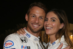 Jenson Button, McLaren, con su novia Brittny Ward