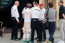 Nico Rosberg, Mercedes AMG F1 with Thomas Weber, Member of the Board of Management of Daimler AG; Niki Lauda, Mercedes Non-Executive Chairman and Toto Wolff, Mercedes AMG F1 Shareholder and Executive Director