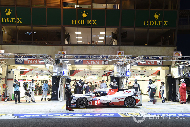 #8 Toyota Gazoo Racing Toyota TS050 Hybrid: Anthony Davidson, Sébastien Buemi, Kazuki Nakajima