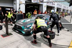 Pit stop #3 Black Falcon Mercedes AMG GT3: Abdulaziz Al Faisal, Hubert Haupt, Yelmer Buurman, Michal Broniszewski, Maro Engel