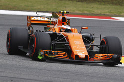 Stoffel Vandoorne, McLaren MCL32. Note the Flow Vis paint on the front wing endplates