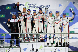 Podium LMP1: race winners Anthony Davidson, Sébastien Buemi, Kazuki Nakajima, Toyota Gazoo Racing, s