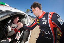 Winnaar Thierry Neuville, Hyundai Motorsport, tweede plaats Elfyn Evans, M-Sport