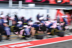 Sergio Perez, Sahara Force India VJM10 pit stop