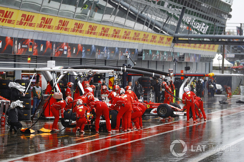 Sebastian Vettel, Ferrari SF70H, Kimi Raikkonen, Ferrari SF70H, return to the pits