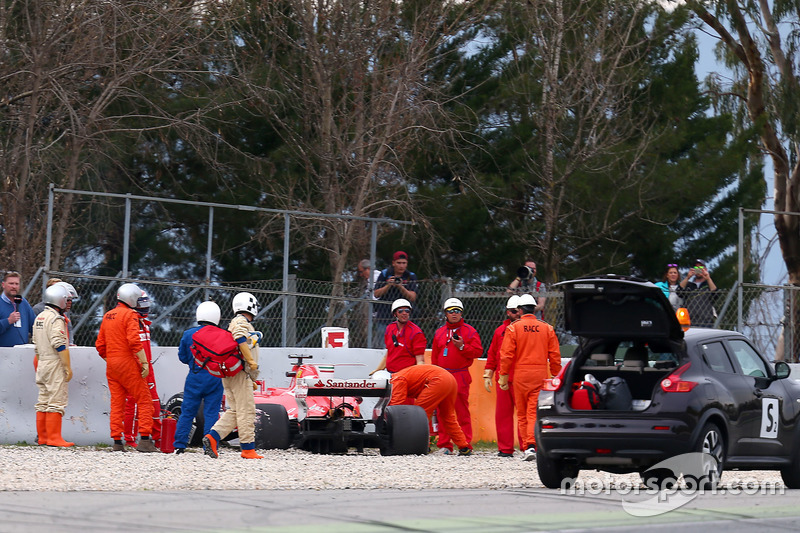 Kimi Raikkonen, Ferrari SF70H after the crash
