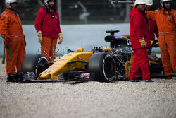 Jolyon Palmer, Renault Sport F1 Team RS17 in the gravel trap