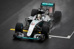 Le vainqueur Lewis Hamilton, Mercedes AMG F1 W07 Hybrid