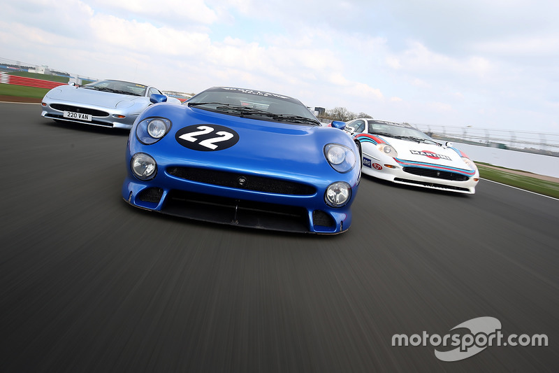 Jaguar XJ220