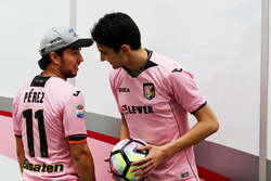 Гонщики Sahara Force India F1 Серхио Перес и Эстебан Окон