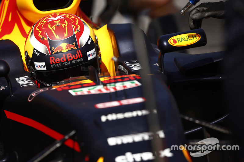 A Red Bull não conseguiu acompanhar o ritmo e o melhor piloto do time foi Max Verstappen, que larga em quinto, a mais de 1s2 do pole.