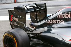 McLaren MP4-31, lo scarico e l'ala posteriore