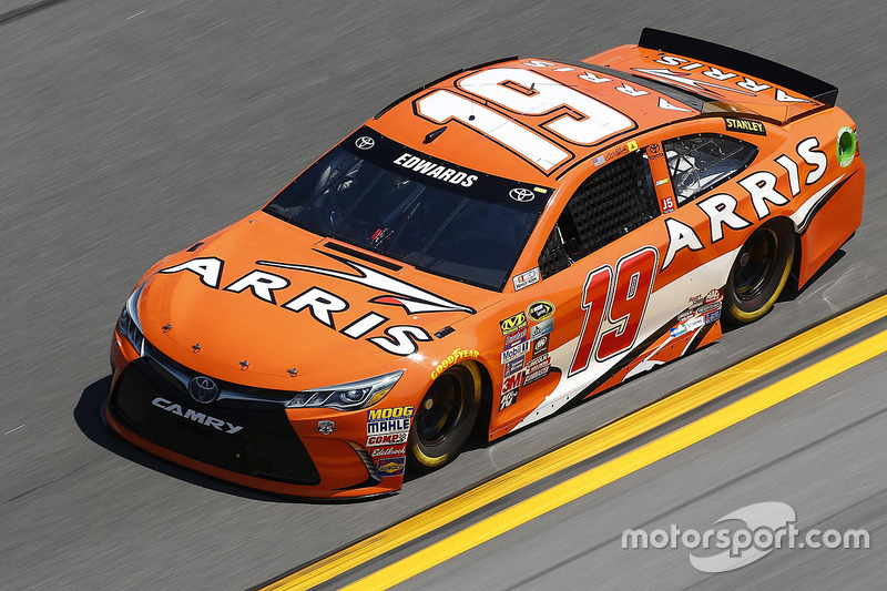 #19 Carl Edwards (Gibbs-Toyota)