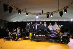 (L to R): Kevin Magnussen, Renault F1 Team, Esteban Ocon, Renault Sport F1 Team test driver, Carlos