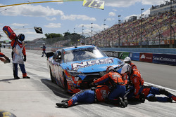 Kyle Busch, Joe Gibbs Racing Toyota, pit action