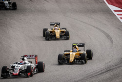 Jolyon Palmer, Renault Sport F1 Team RS16 follows Romain Grosjean, Haas F1 Team VF-16