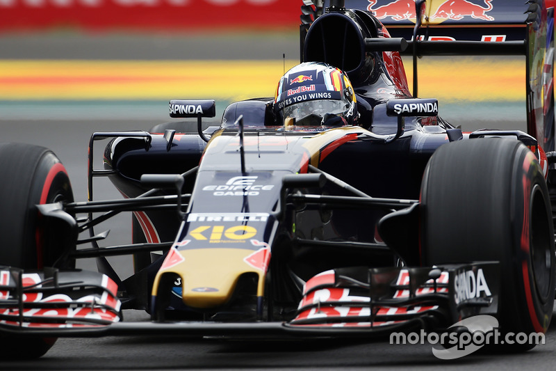 2016 год. За рулем болида Toro Rosso STR11 на первой пятничной тренировке