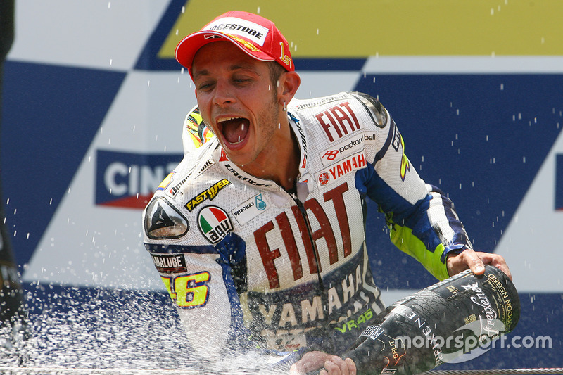 Podio: ganador Valentino Rossi, Yamaha Factory Racing