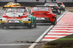 José María López, Citroën World Touring Car Team, Citroën C-Elysée WTCC; Mehdi Bennani, Sébastien Loeb Racing, Citroën C-Elysée WTCC