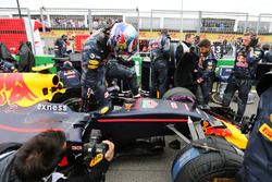 Max Verstappen, Red Bull Racing RB12 sur la grille