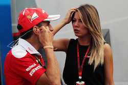 Marc Gené, piloto de pruebas de Ferrari con Federica Masolin Sky F1 Italia Presentadora