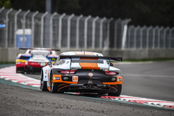 #86 Gulf Racing Porsche 911 RSR: Michael Wainwright, Adam Carroll, Ben Barker
