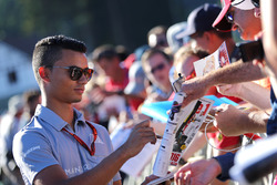 Pascal Wehrlein, Manor Racing signs autographs for the fans