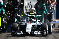 Nico Rosberg, Mercedes AMG F1 W07 Hybrid hace una parada en boxes