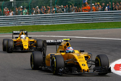 Jolyon Palmer, Renault Sport F1 Team RS16 leads Kevin Magnussen, Renault Sport F1 Team RS16