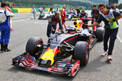 Max Verstappen, Red Bull Racing RB12 sur la grille