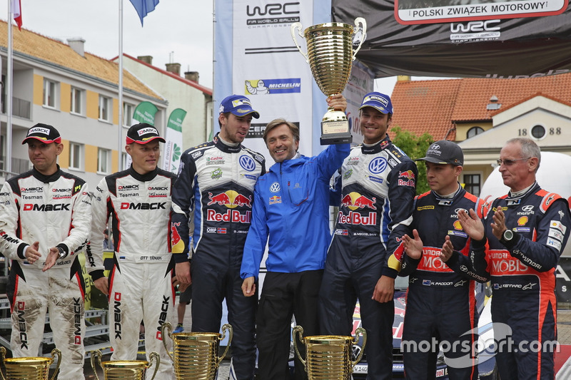 Ott Tanak, Raigo Molder, DMACK World Rally Team; Andreas Mikkelsen, Anders Jäger, Volkswagen Polo WRC, Volkswagen Motorsport; Hayden Paddon, John Kennard, Hyundai i20 WRC, Hyundai Motorsport with Jost Capito, Volkswagen Motorsport Director