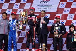(Da sx a dx): Andy Yan, Ford Focus; Rob Huff, BAIC Senova, Alex Fontana, Kia K3