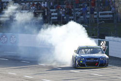Race winner Jimmie Johnson, Hendrick Motorsports Chevrolet