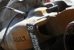 Nach Brand in der Boxengasse: das Auto von Kevin Magnussen, Renault Sport F1 Team RS16