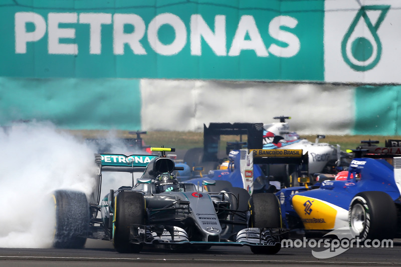 Startcrash: Nico Rosberg, Mercedes AMG F1 W07 Hybrid