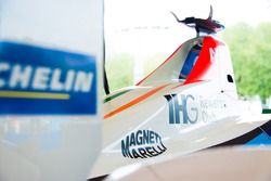 Una monoposto della Mahindra Racing con il logo Magneti Marelli