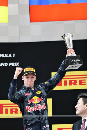 Podium: derde plaats Daniil Kvyat, Red Bull Racing