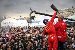 Podio: il vincitore Lucas di Grassi, ABT Schaeffler Audi Sport