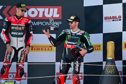 Podium : le vainqueur Chaz Davies, Aruba.it Racing - Ducati Team et Tom Sykes, Kawasaki Racing Teamp