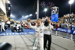 Il vincitore della gara Nico Rosberg, Mercedes AMG F1 Team