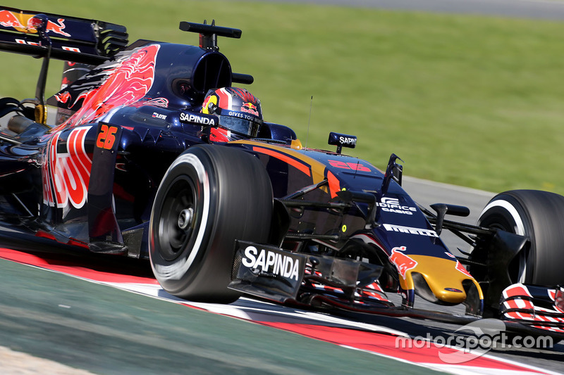 Daniil Kvyat, reestreando pela Toro Rosso, larga em 13º. Carlos Sainz Jr., companheiro de equipe, sai em 8º.
