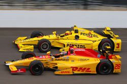 Ryan Hunter-Reay, Andretti Autosport Honda, Helio Castroneves, Team Penske Chevrolet